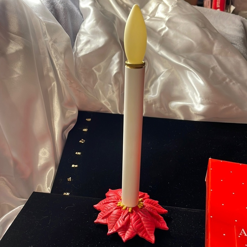 Avon Vintage Collectible Holiday Glow Candle-Light Red Poinsettia Base